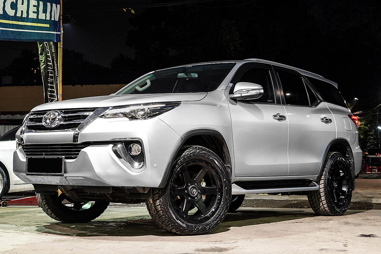 Recall Alert: Over 4,000 Accelera Omikron Tires Recalled Due to Potential Sidewall Separation